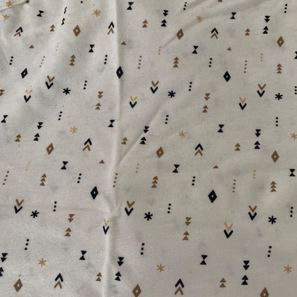 Cute little white top - Picture 2 of 3